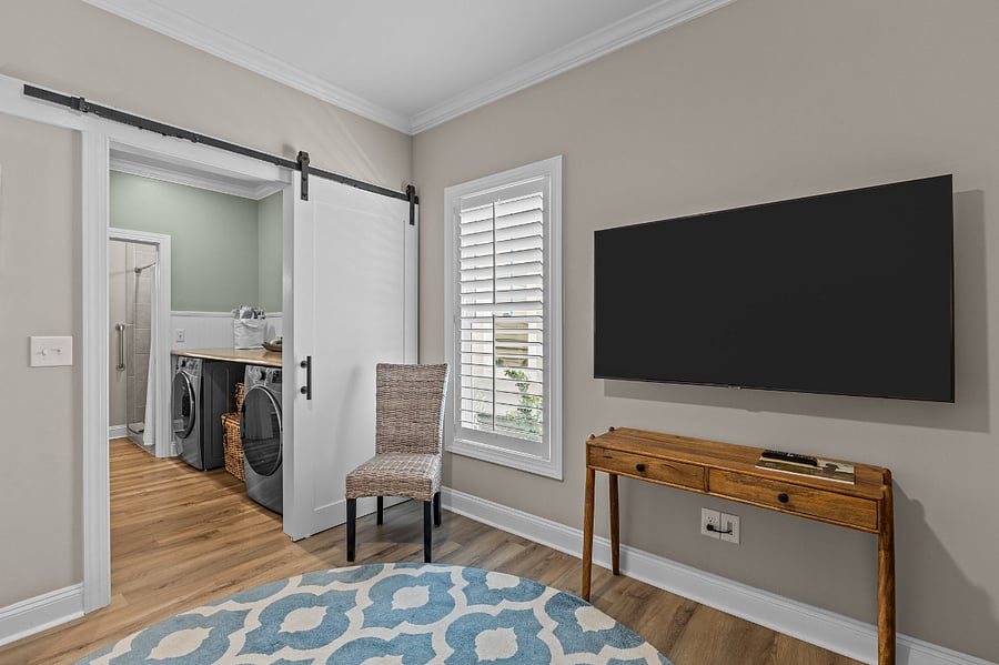 Flex room to Laundry room