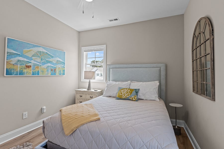 Queen room
