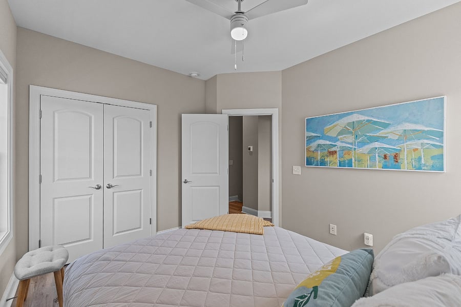 Queen room
