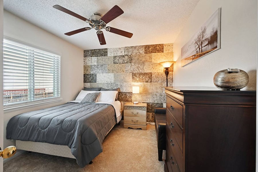 Second bedroom with full size bed.