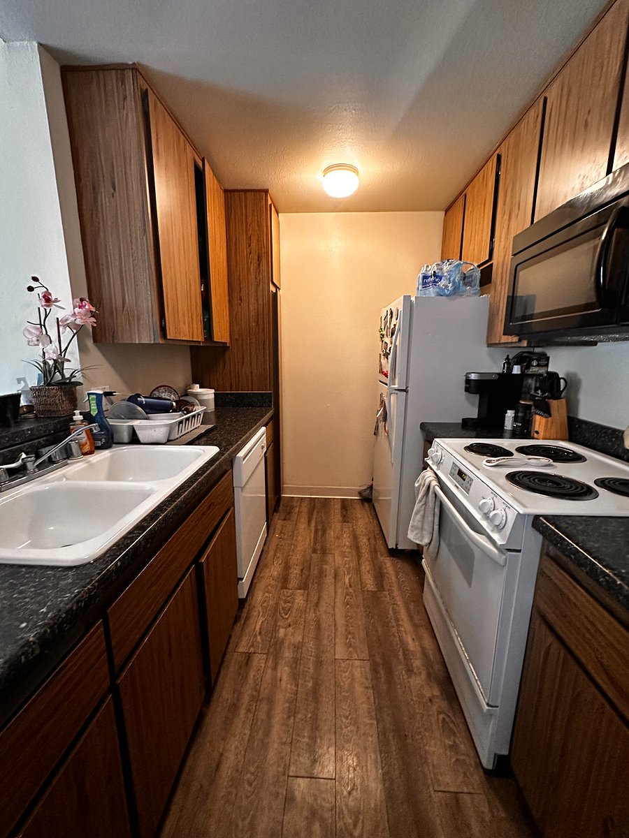 Dishwasher, Refrigerator , Kurig, Electric Stovetop, Microwave, Toaster, Oven, Blender, egg cooker and many other cooking tools available to you, along with ample pantry space