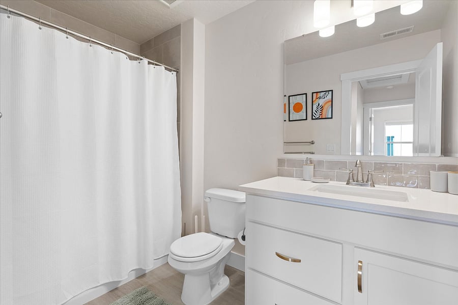 Upstairs hallway bathroom with shower and tub.