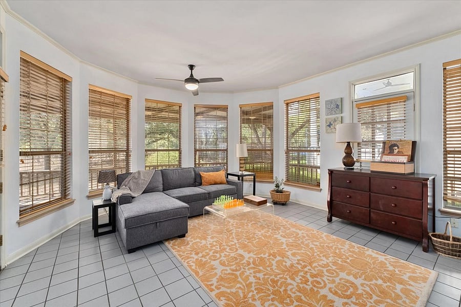 Kitchen / den , sofa pulls out into queen size bed.