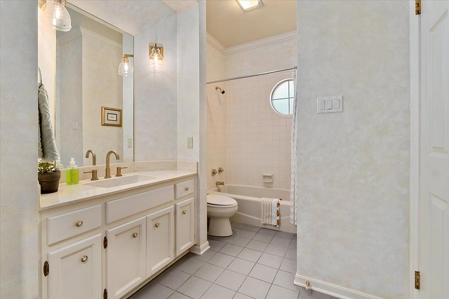 Main room bathroom, downstairs.