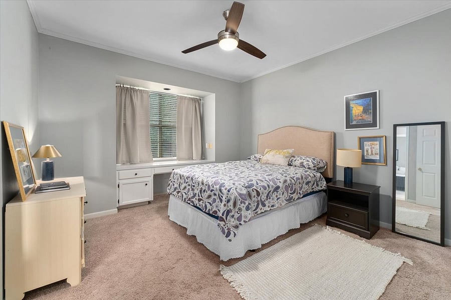 Upstairs bedroom queen size bed. shares a Jack and Jill bathroom.Black out courtains.
