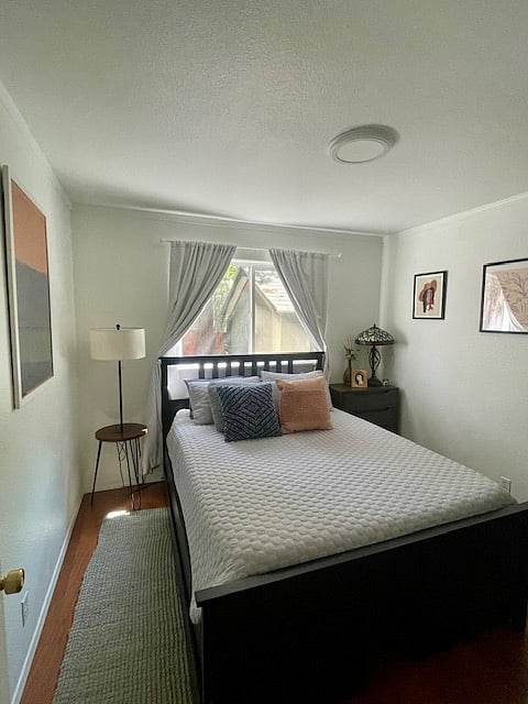 Guest bedroom with queen temper-pedic