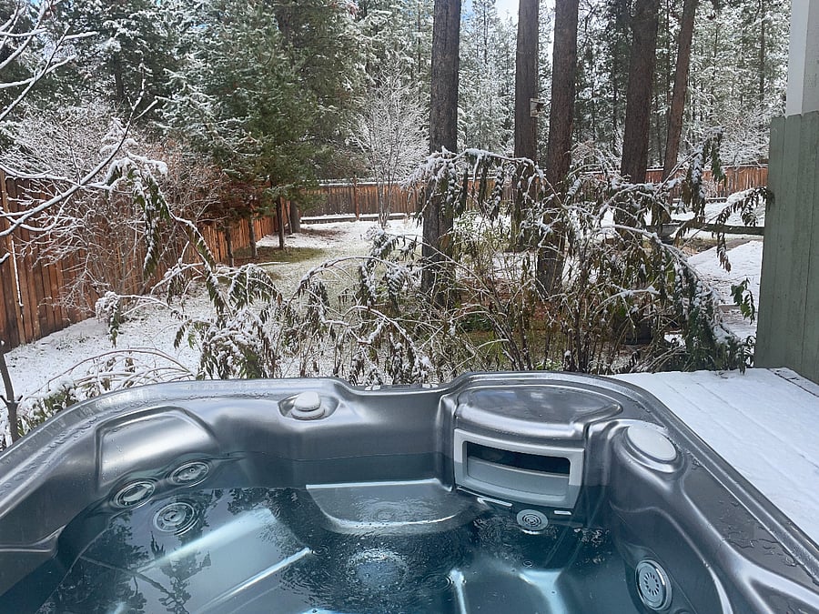 Hot tub in the winter