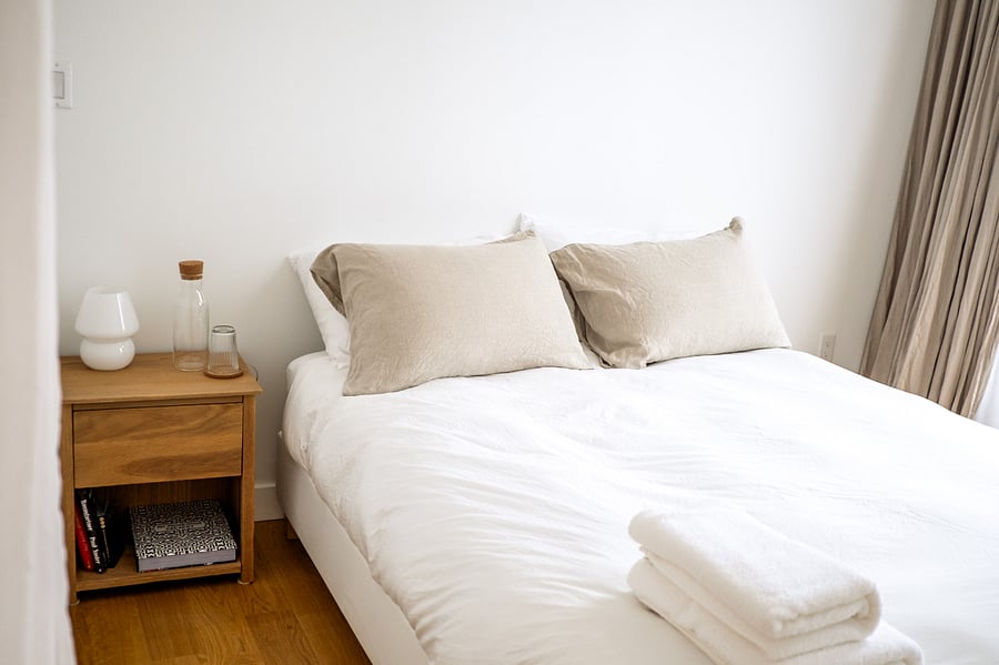 Poet's room with Queen bed, wardrobe and dedicated desk.