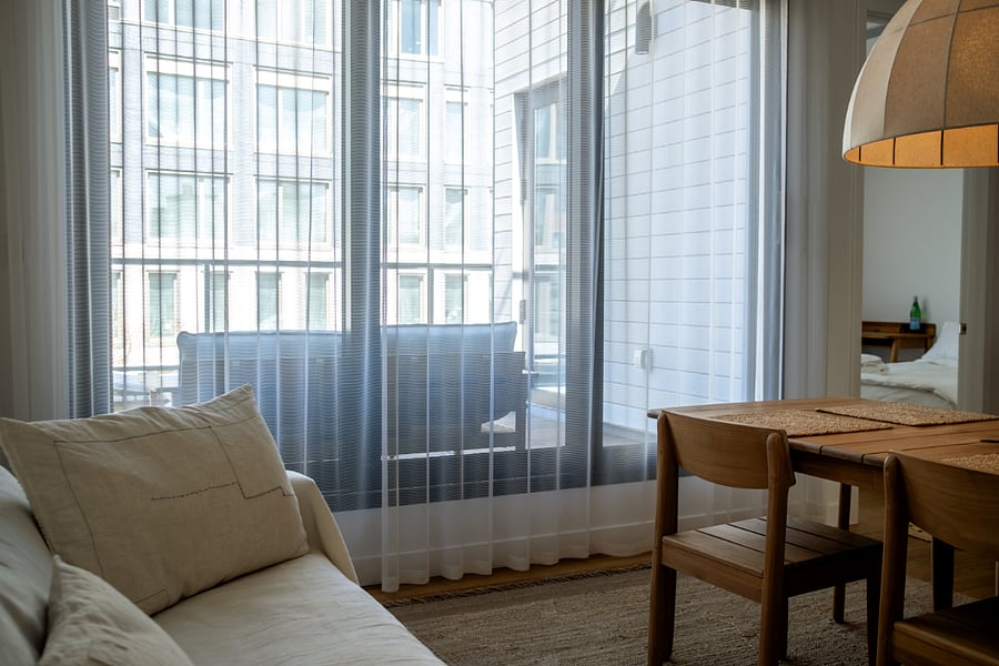 Living room with terrace and Manhattan skyline views.