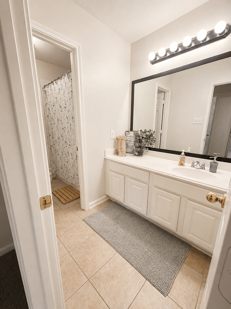 Up stairs bathroom