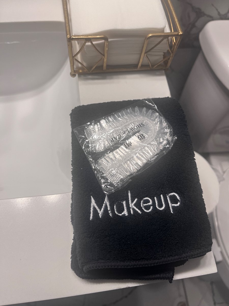 Guest full Bathroom