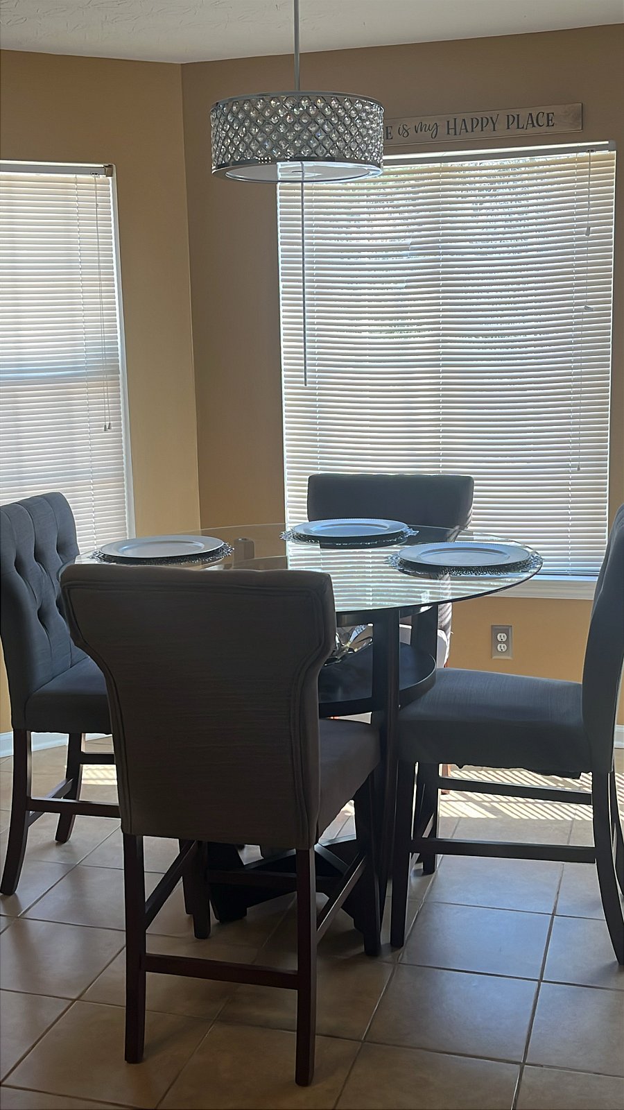 Eat-in kitchen area.