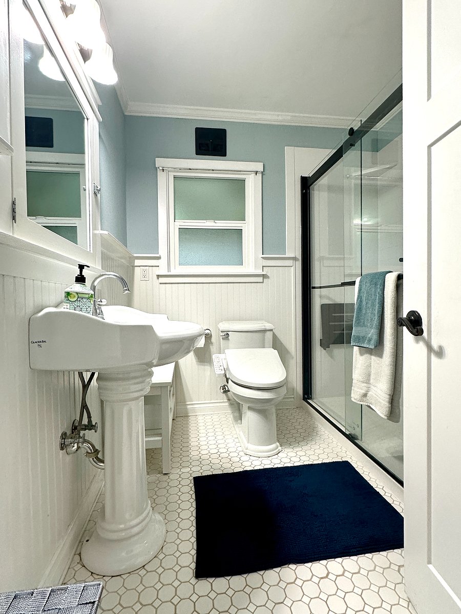 Main bathroom
