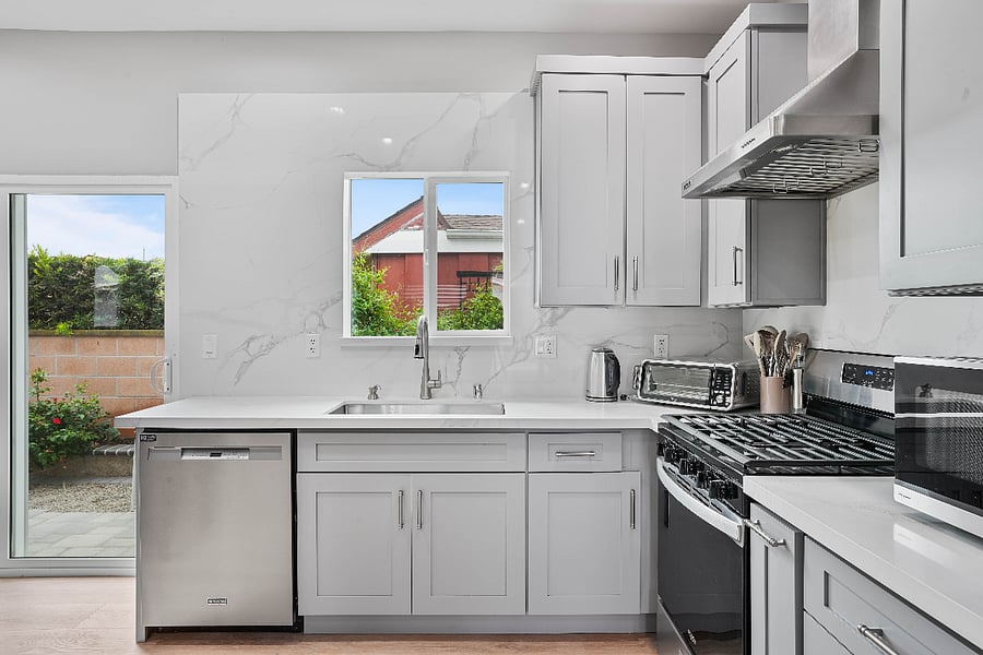 Dish washer included