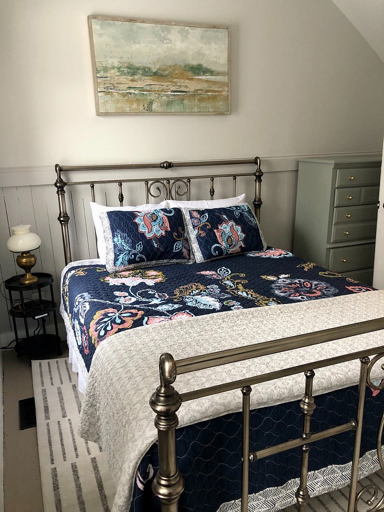Queen bed with new memory foam mattress and organic cotton linens. Privacy blinds.