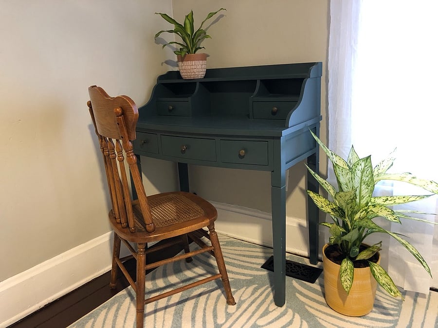 Front bedroom has a writing/laptop desk with fast WiFi and views of the park across the street.