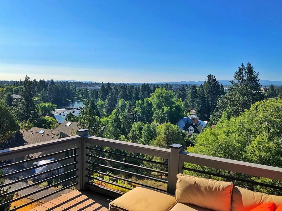 Peekaboo views of the Deschutes River, a two minute walk to the trailhead.