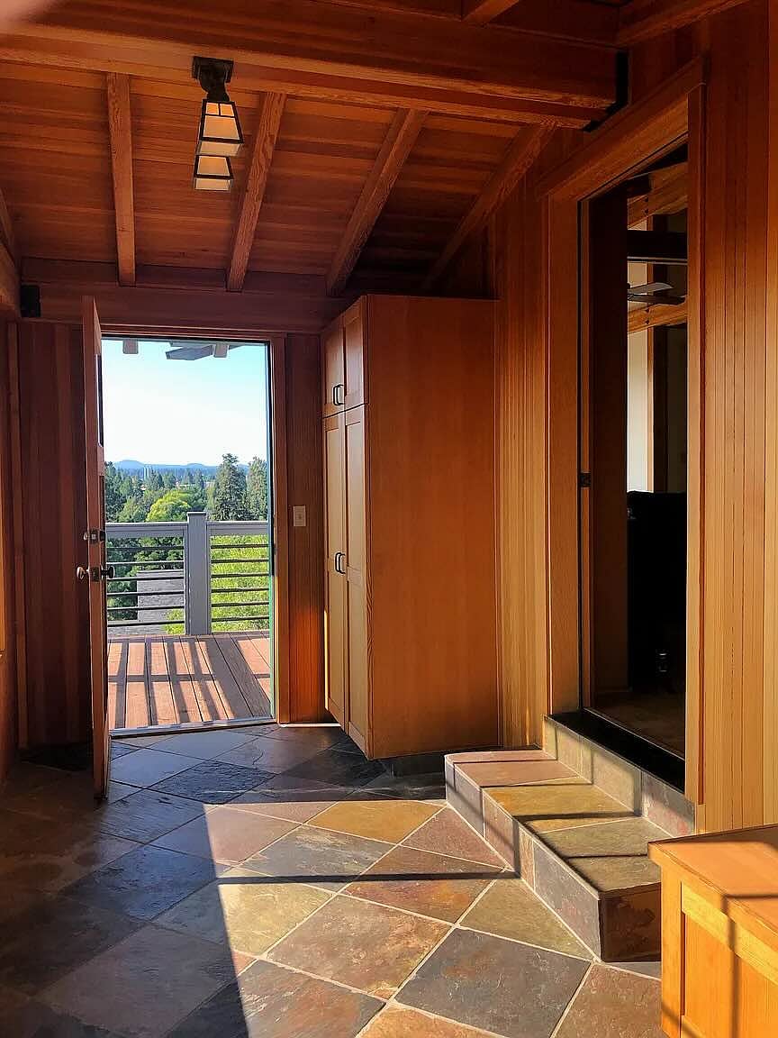 Large entryway/mudroom with access to back deck.L