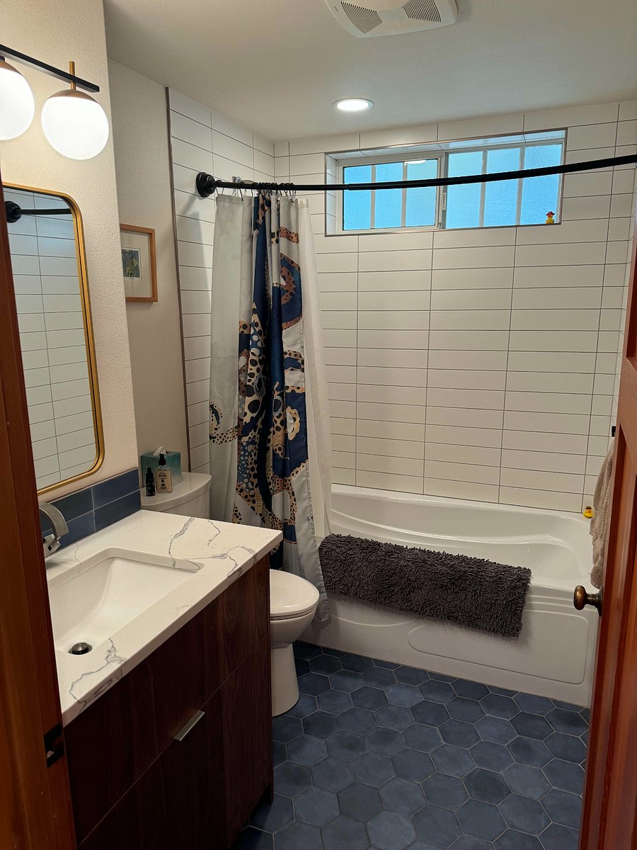 Full bath on main level.