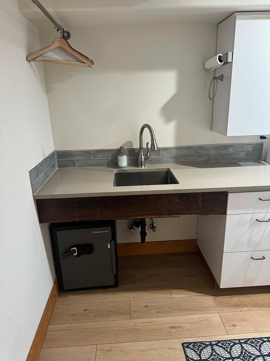 Laundry/utility room with sink, and Speed Queen washer + dryer.