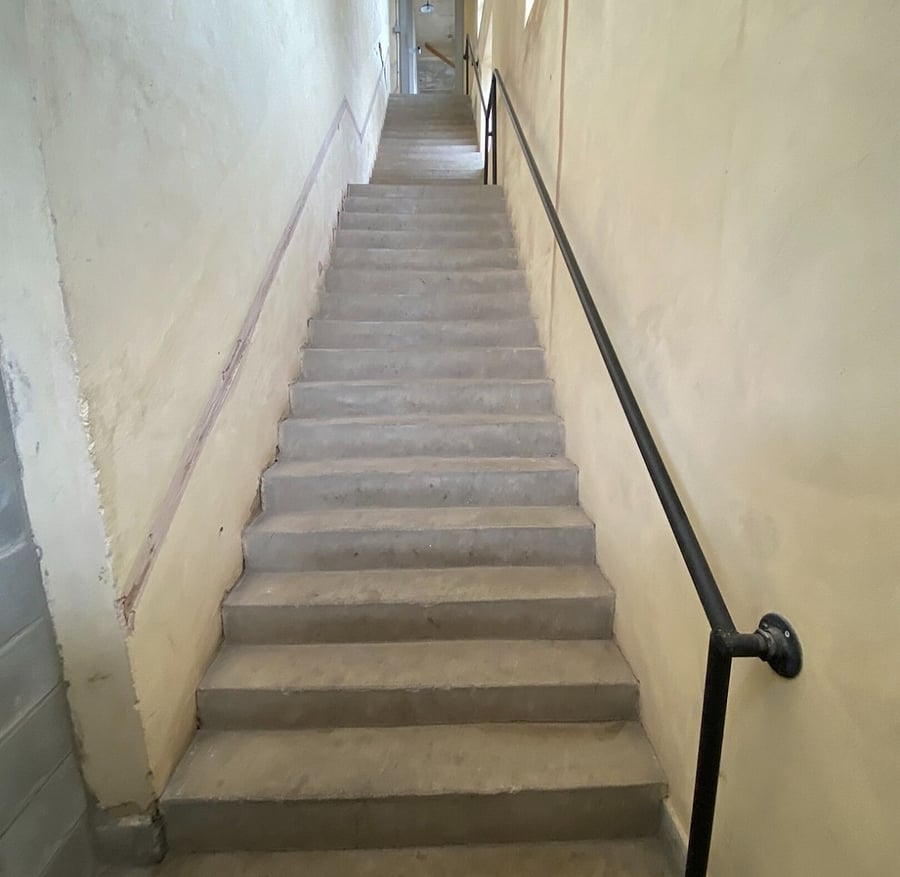 Thirty-two steps to entrance.