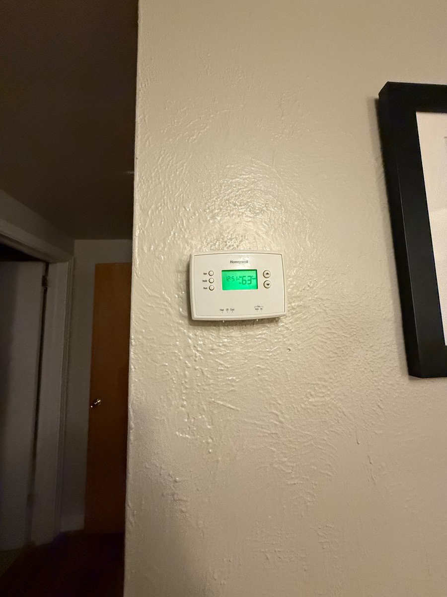 thermostat, runs on batteries, heating/AC will not function without batteries