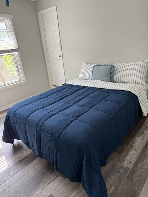 Bedroom (Queen bedBe)