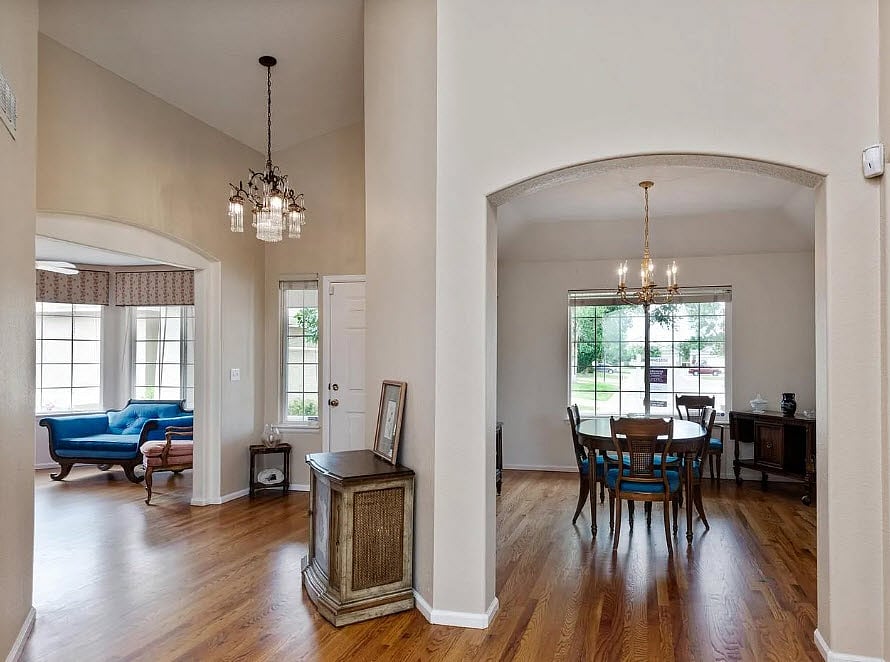Full separate dining room--seats 12