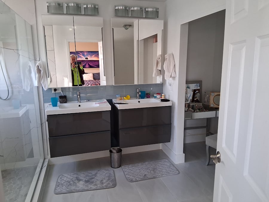 Large master bath with separate make-up area