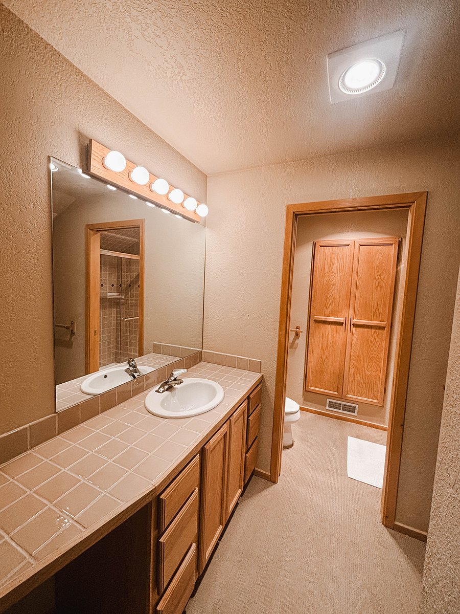 Upstairs Loft Bathroom