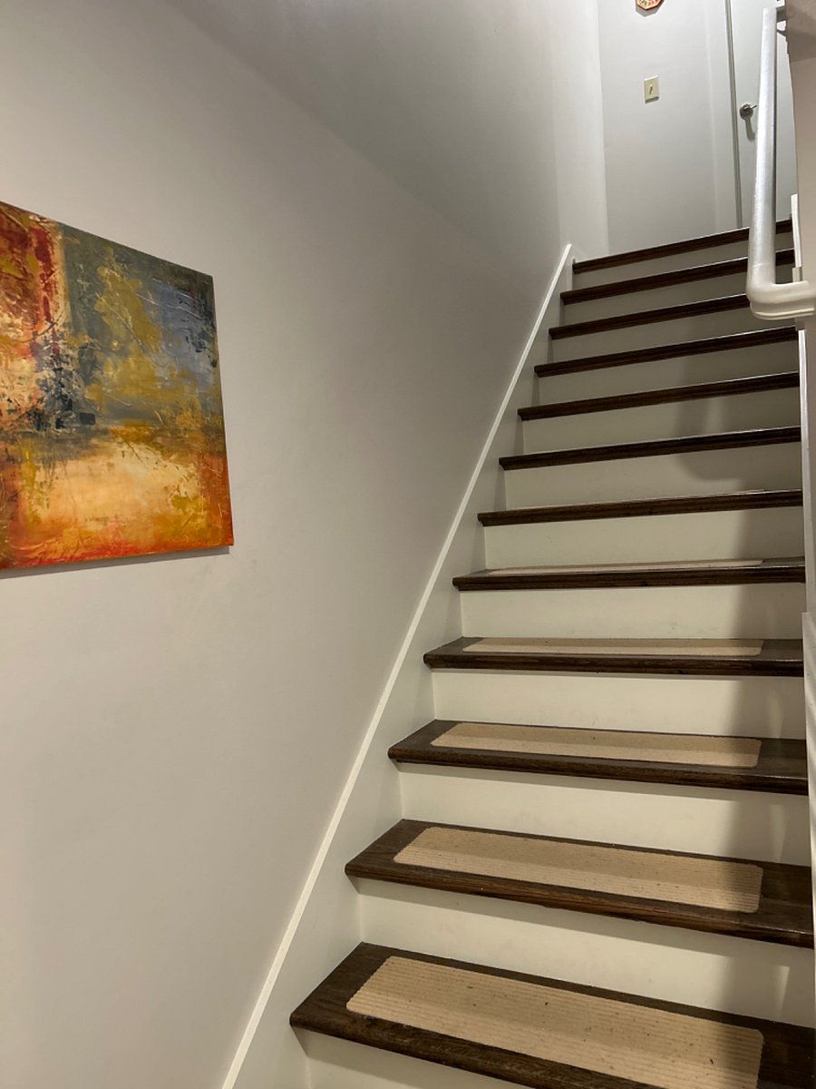 Stairway-Main to Primary Suite