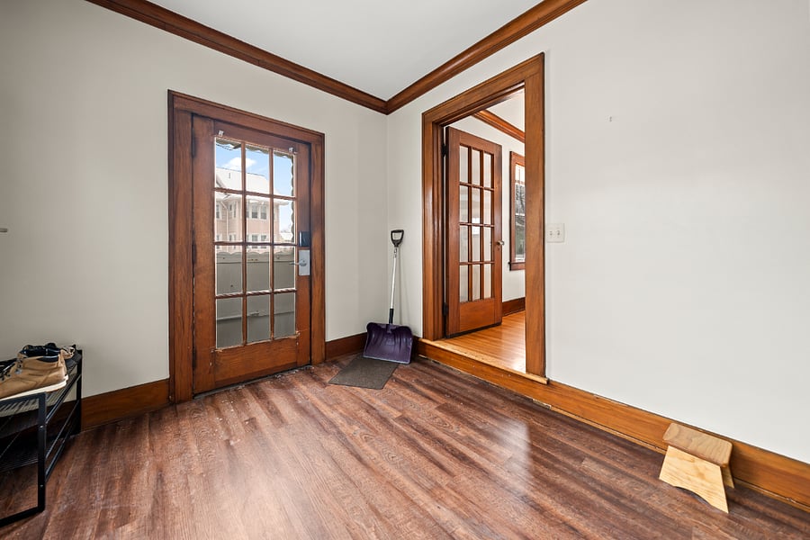 Front entrance door into foyer