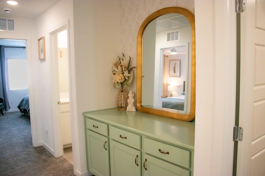 2nd Floor: Hallway Linnen Storage