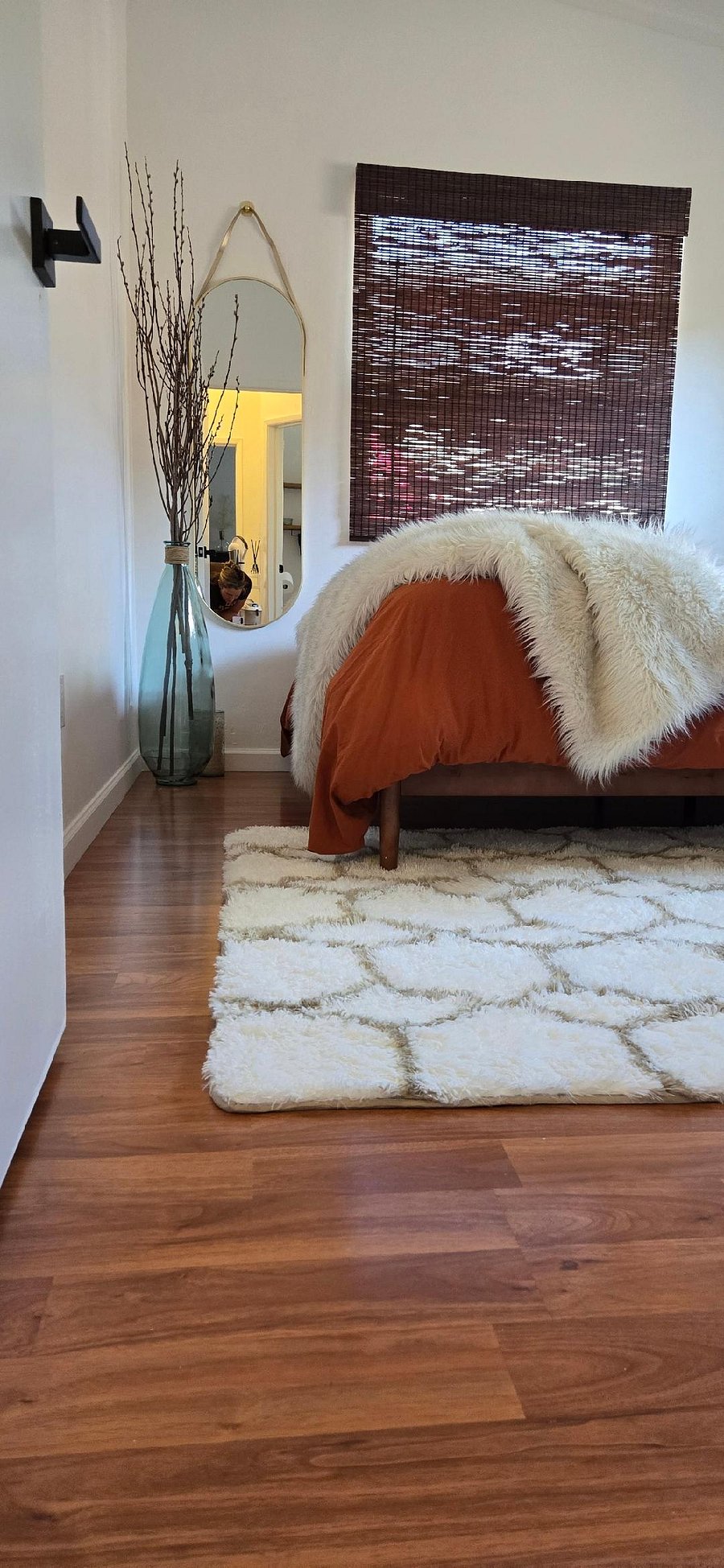 Guest bedroom with queen bed