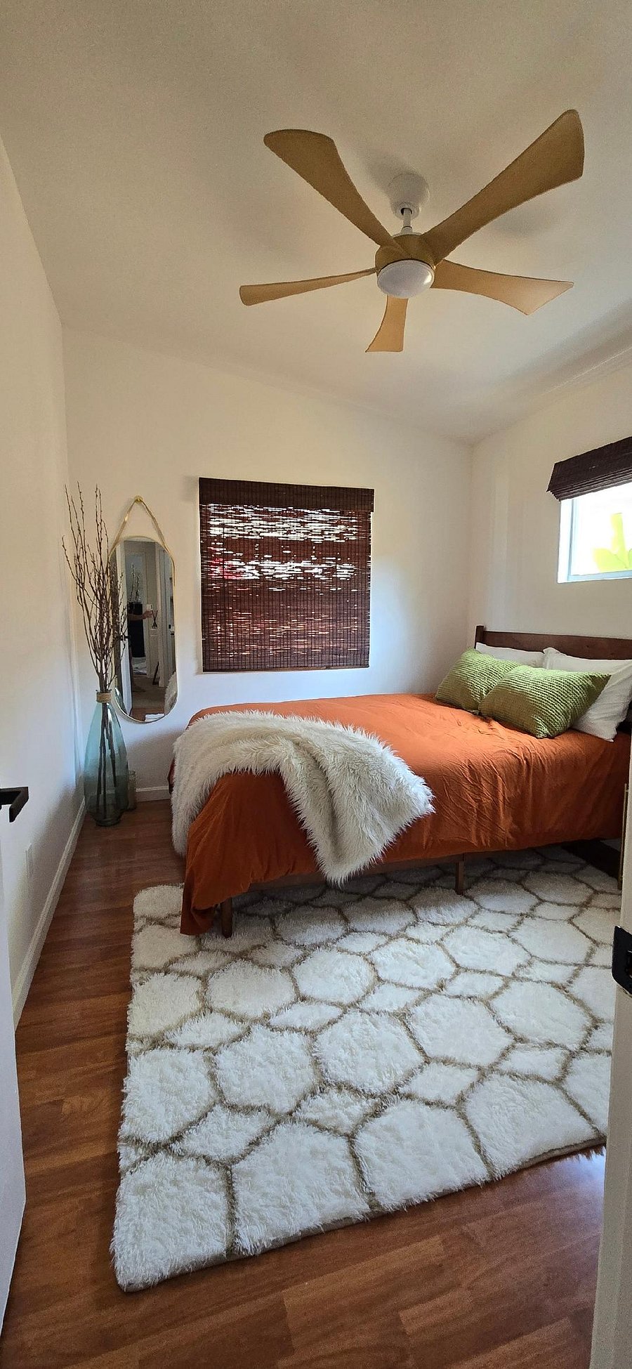 Guest bedroom with queen bed