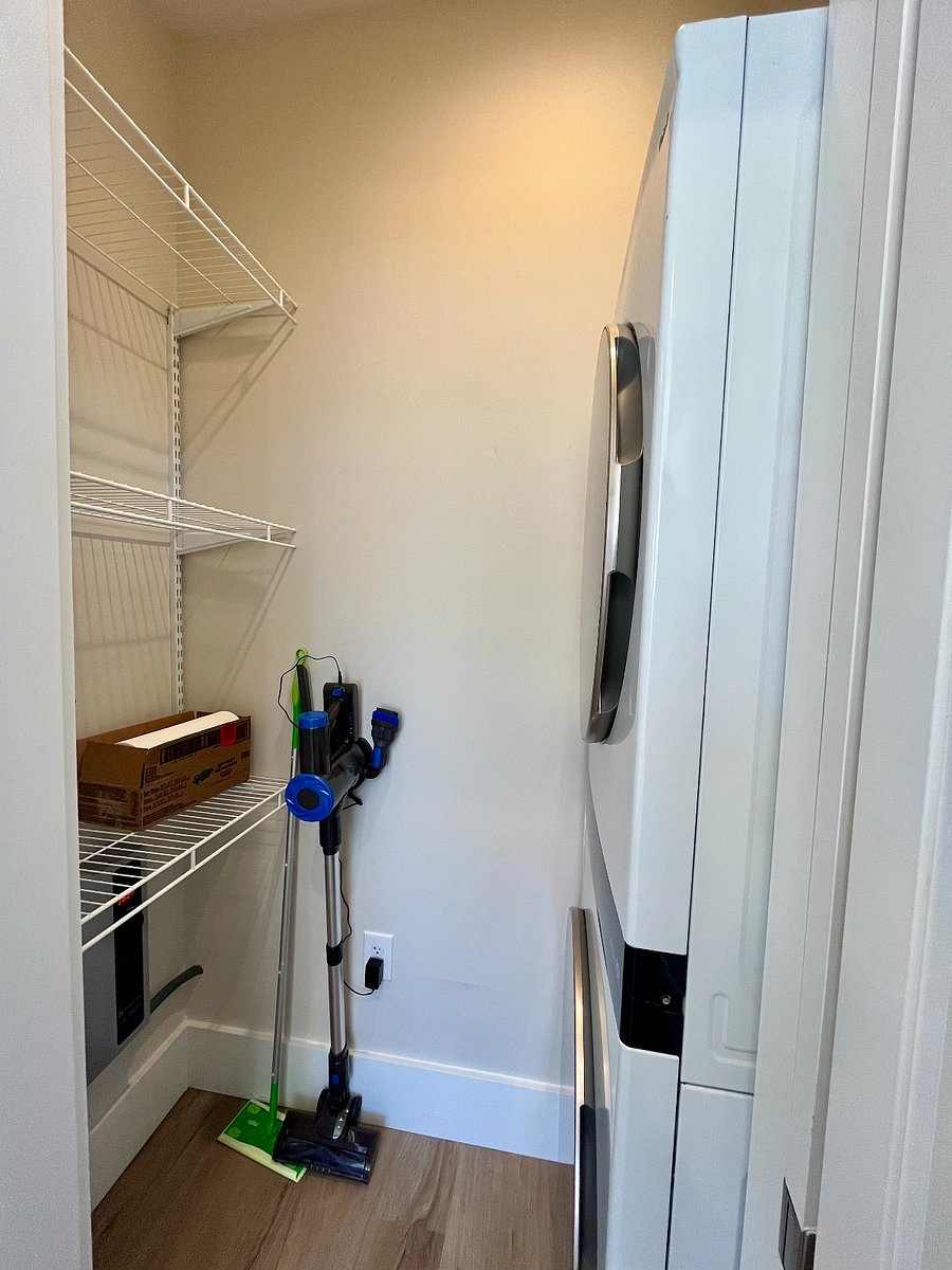 Green house pantry with washer/dryer