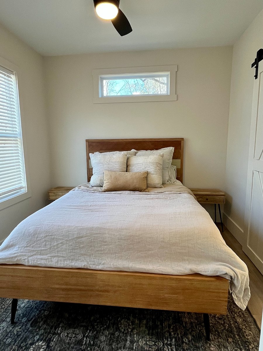 Green house queen sized bed