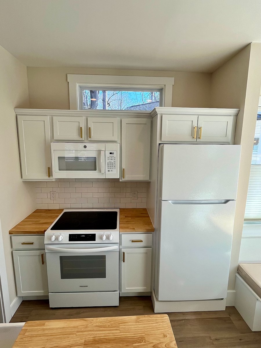 Yellow House kitchen appliances