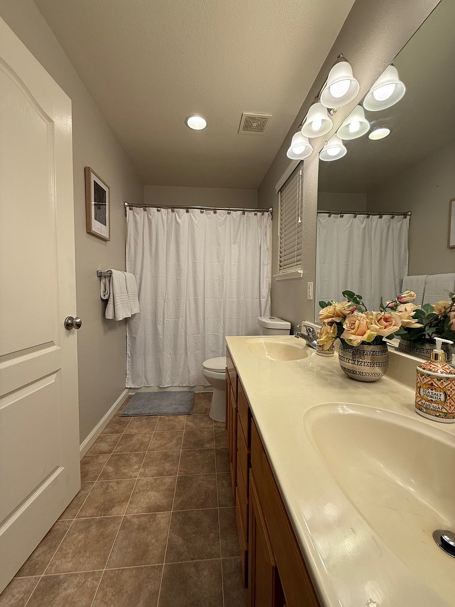 Jack and Jill bathroom between Bedroom 1 and Bedroom 2