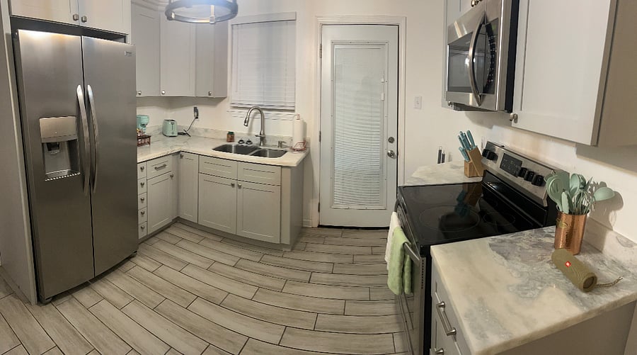 Kitchen, fully equipped; Pots, dishes, utensils, knives, toaster, coffee maker, air fryer