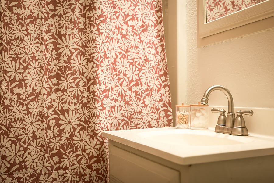 Full bathroom, shampoo, conditioner and body wash, hair dryer provided.