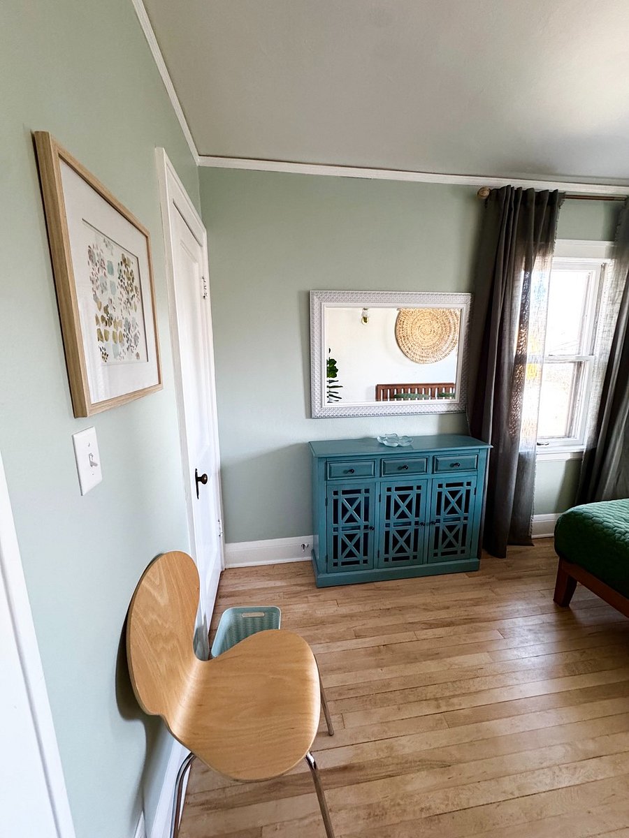 bedroom chair
