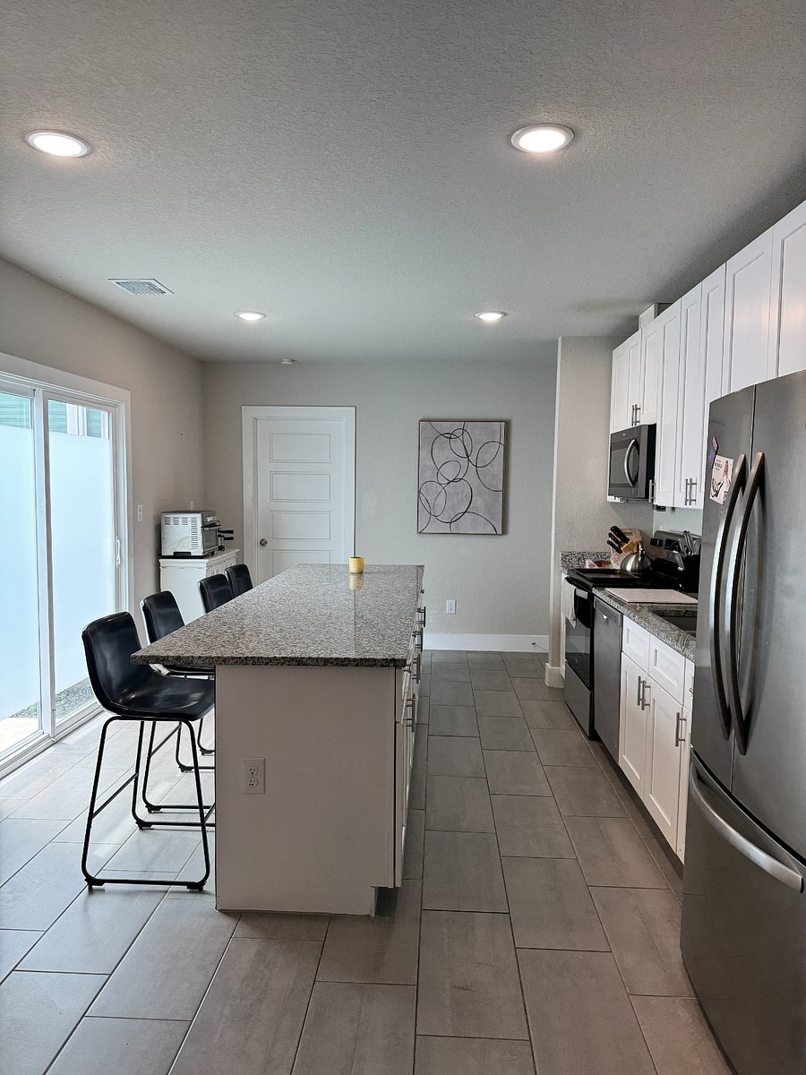 Large eat-in kitchen island 