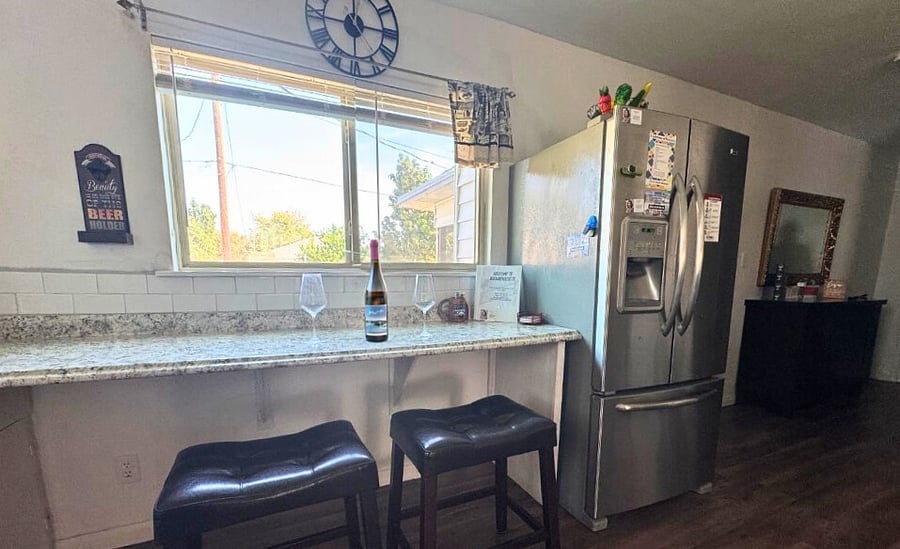 kitchen/dining area