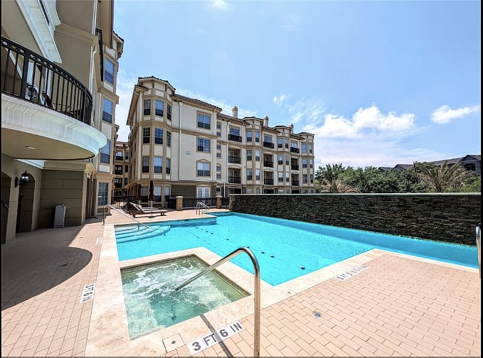 Pool/Hot Tub