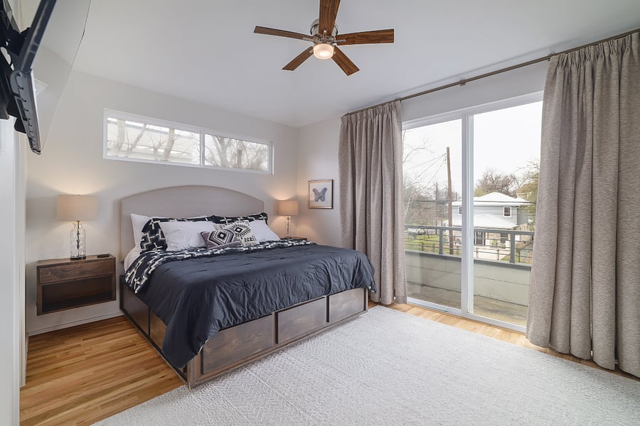 Master BR, sliding doors to balcony