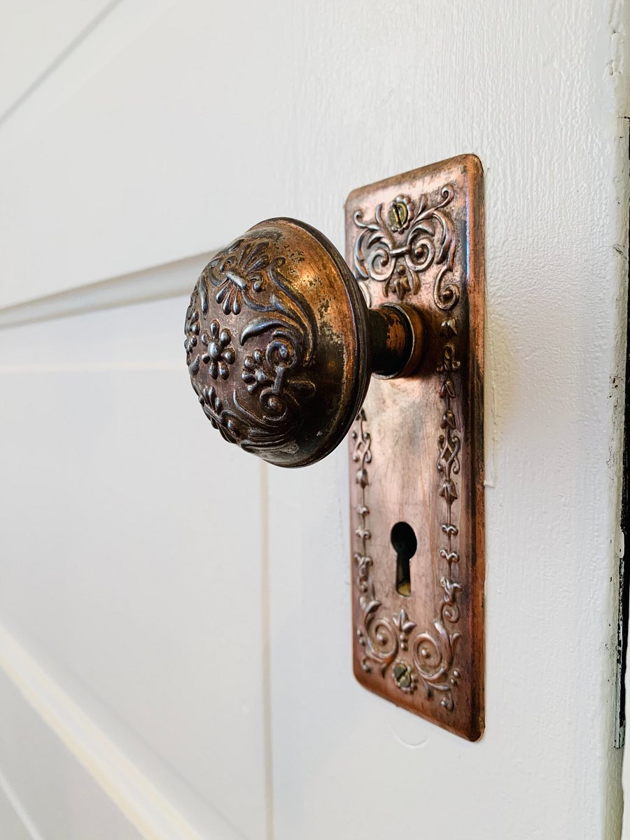 fully restored 1920s period details throughout