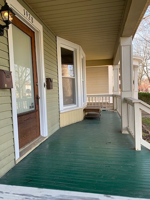wide front porch for enjoying the weather