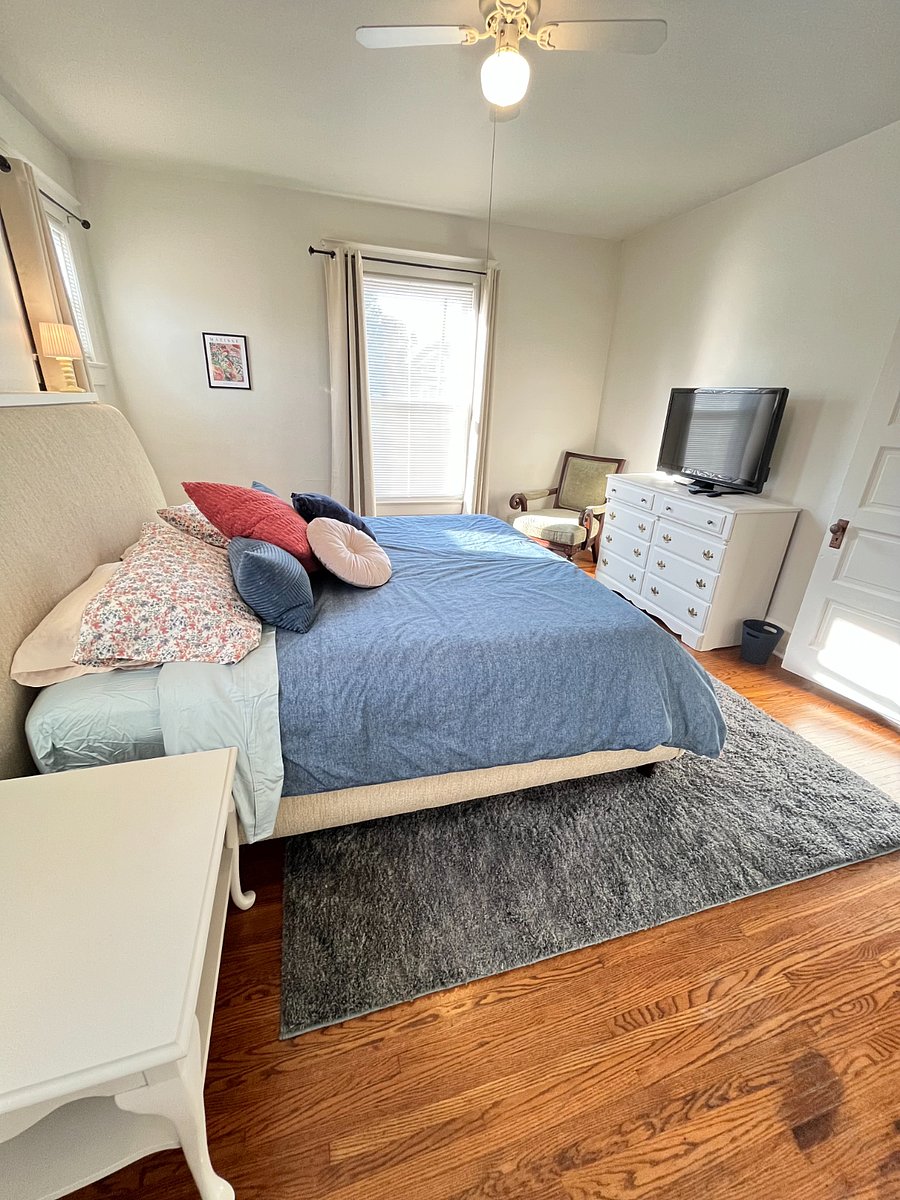 king bed bedroom