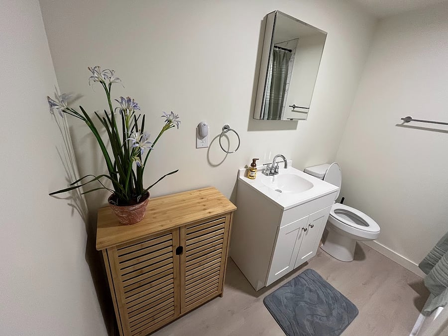 Brand new full sized bathroom with a tub/shower combo